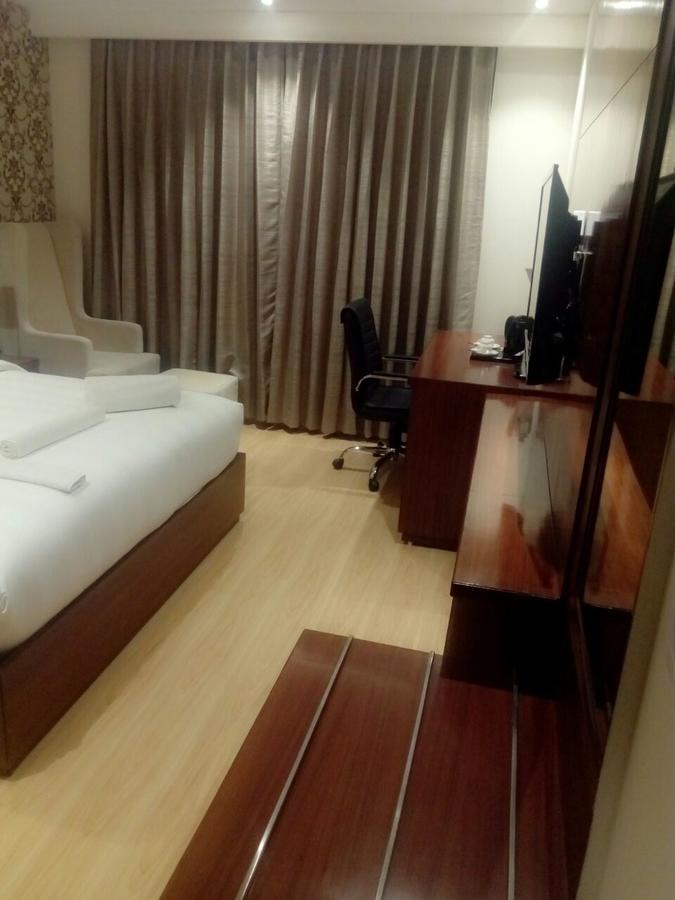 The Grand Parisian Hotel Delhi  Eksteriør billede