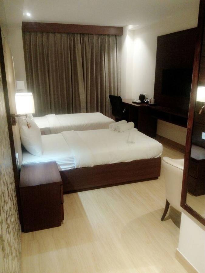The Grand Parisian Hotel Delhi  Eksteriør billede