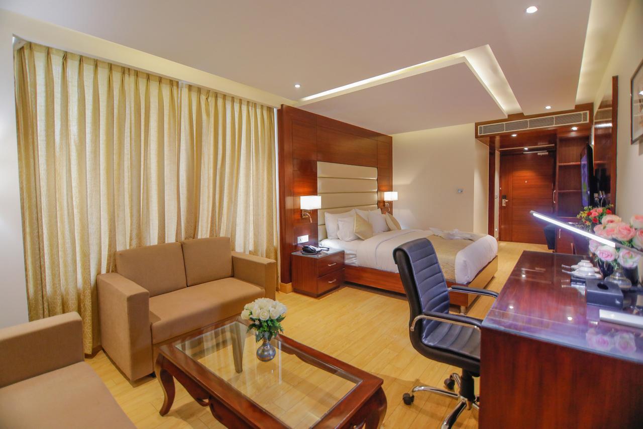 The Grand Parisian Hotel Delhi  Eksteriør billede