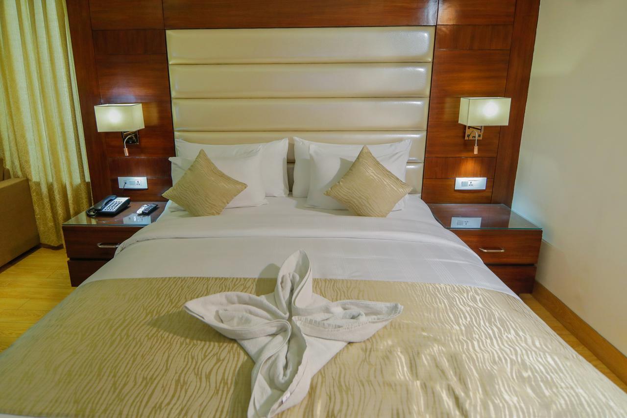 The Grand Parisian Hotel Delhi  Eksteriør billede