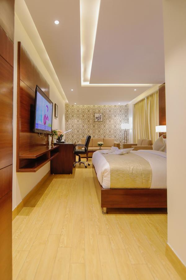 The Grand Parisian Hotel Delhi  Eksteriør billede